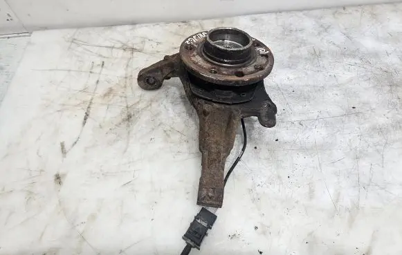 Opel Zafira B Front wheel hub spindle knuckle