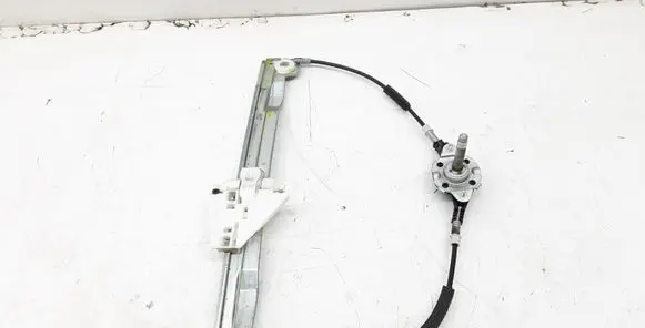Rear door manual window regulator