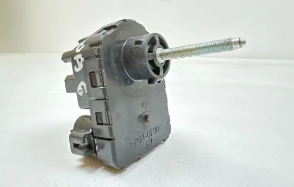 Headlight level adjustment motor