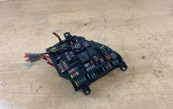 BMW 5 GT F07 Fuse module 9210857