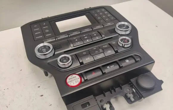 Ford Mustang VI Climate control/heater control trim FR3T18E243BF