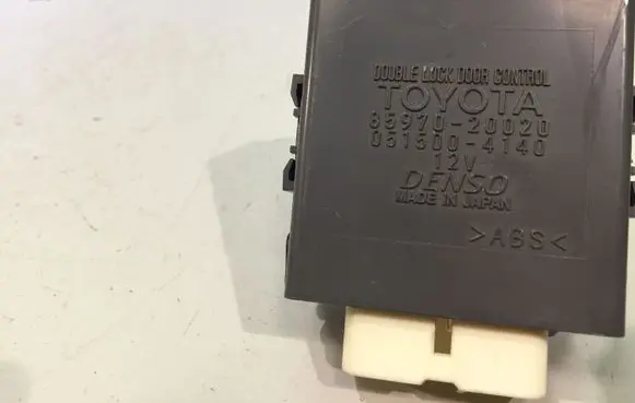Toyota Avensis T270 Door control unit/module 8597020020 0515004140