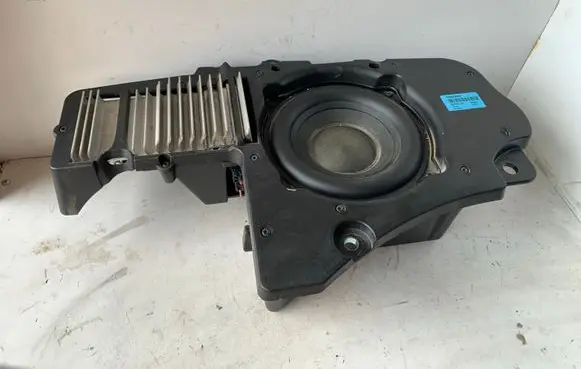 Volvo XC90 Subwoofer speaker 30679176