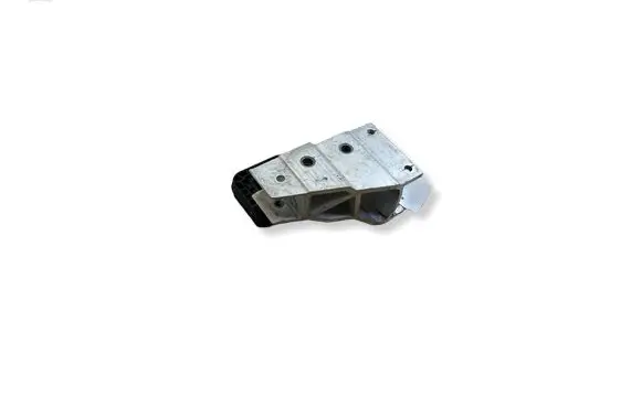 BMW X3 G01 Radiator mount bracket 8642753 7399965