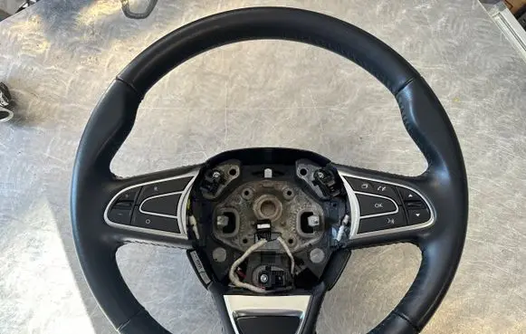 Renault Kadjar Steering wheel 484005825R