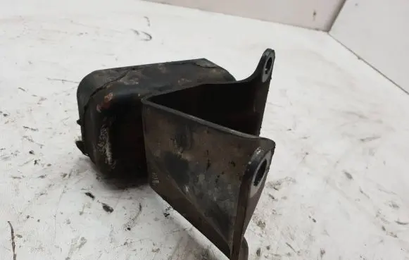 Suzuki Jimny Engine mounting bracket