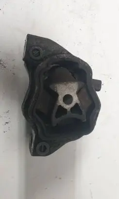 Volvo S80 Engine mount bracket