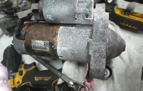 Mazda CX-5 Starter motor M001T81582