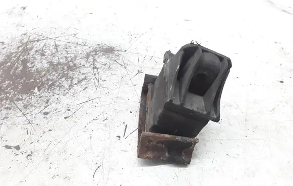 Volkswagen II LT Engine mount bracket