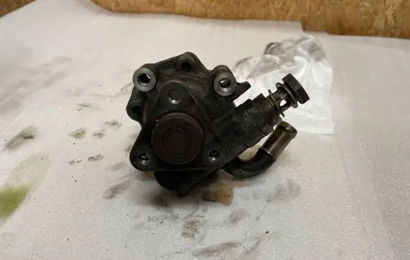 Volkswagen PASSAT B5.5 Power steering pump 3D0145177