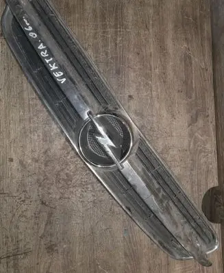 Opel Vectra C Front bumper upper radiator grill 