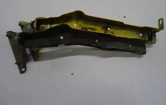 Audi A4 S4 B8 8K Fender mounting bracket 8K0821135