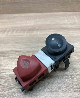 Renault Megane II Hazard light switch 8200095493 8200109723 USED