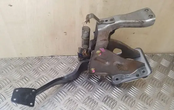 Toyota Previa (XR30, XR40) II Brake pedal