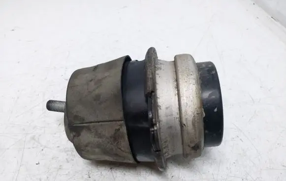Audi Q7 4L Engine mount bracket 7L8199131
