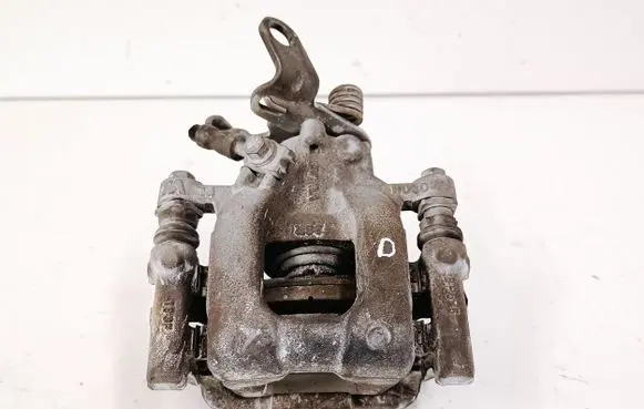 Volkswagen Jetta VI Rear brake caliper 1K6HT