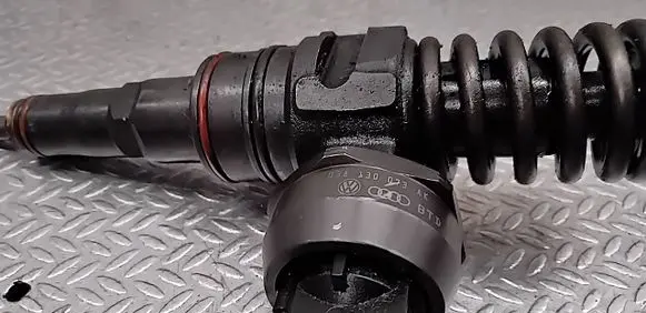 Volkswagen Sharan Fuel injector 038130073AK