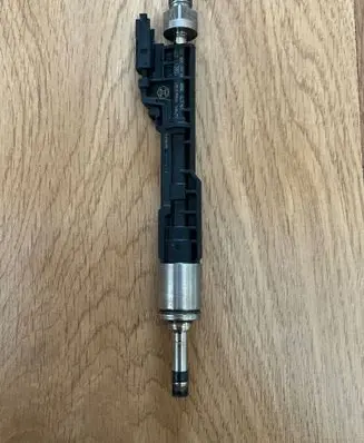 BMW 3 F30 F35 F31 Fuel injector 7639994 13647639994 0261500172