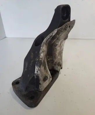 BMW 3 E90 E91 Engine mounting bracket 6770044