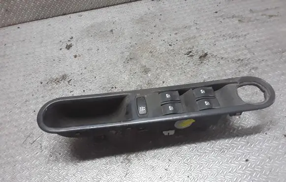 Renault Espace - Grand espace IV Electric window control switch 8200250650