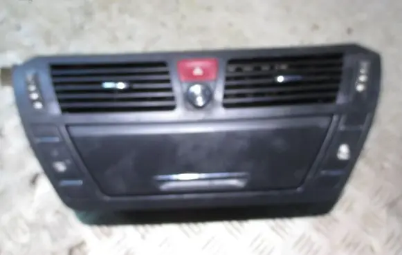Citroen C4 I Picasso Dash center air vent grill 96832657CL