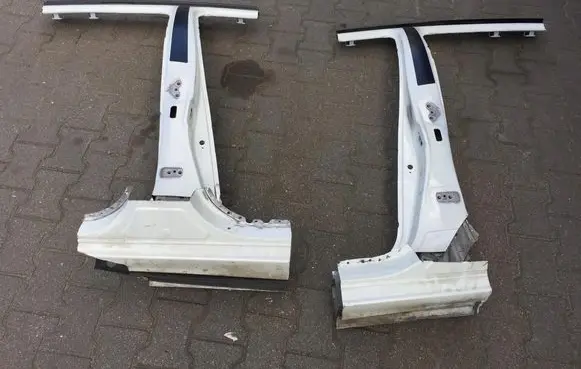 Toyota Yaris Pillar (middle) 