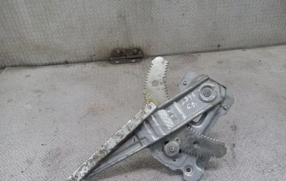 Rear door manual window regulator