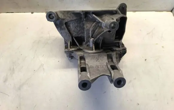 Volkswagen Transporter - Caravelle T5 Engine mounting bracket 070199343B