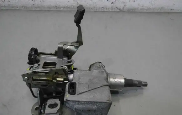 Toyota RAV 4 (XA40) Steering wheel axle