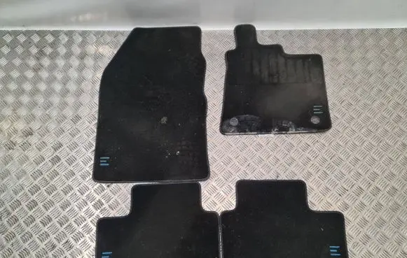 Renault Captur II Car floor mat set 8201732713 100751622