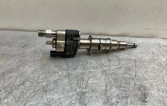 BMW 5 E60 E61 Fuel injector 7585261 10181010 PA66GF3596