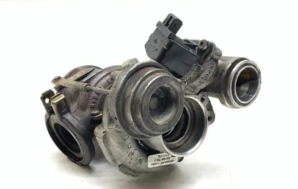 BMW 7 F01 F02 F03 F04 Turbo 757698504 MGT2256S