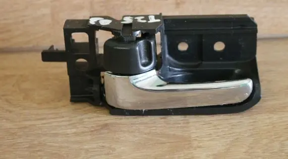 Toyota Avensis T250 Front door interior handle