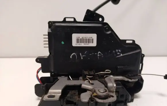 Skoda Octavia Mk2 (1Z) Front door lock 3D1837015AB A00467 A00487