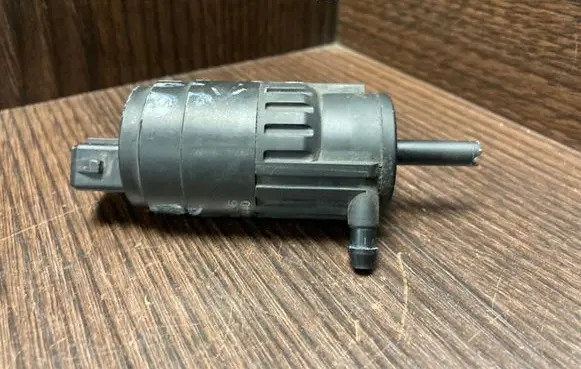 Peugeot Boxer Windscreen/windshield washer pump D283248