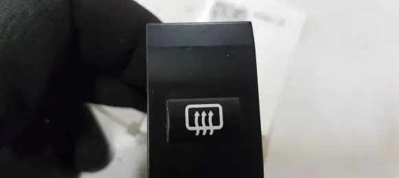 KIA Sorento Windscreen/window heater switch 864W03000