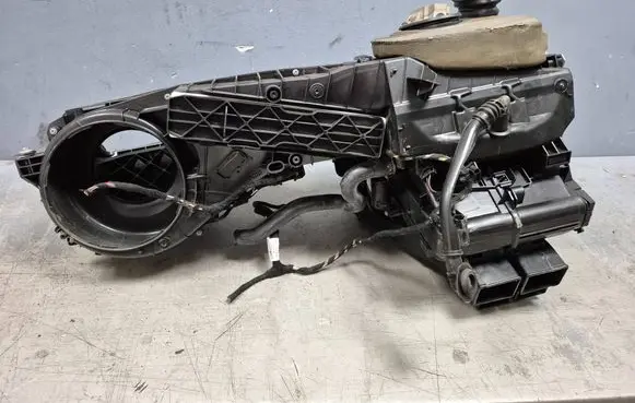 Volkswagen PASSAT B7 Interior heater climate box assembly 