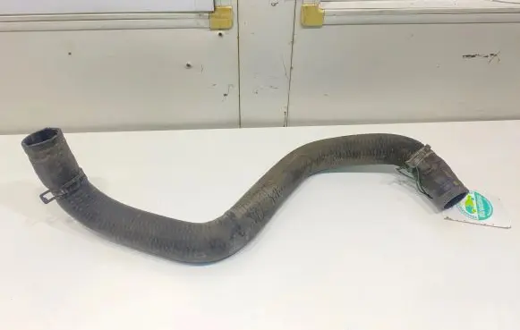 Coolant pipe/hose