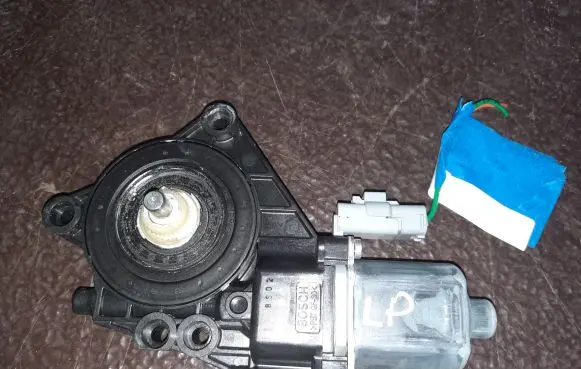 Hyundai ix20 Front window lifting mechanism without motor 82450