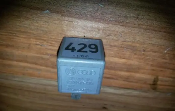 Volkswagen New Beetle Other relay 1J0906381 V23134B63X383
