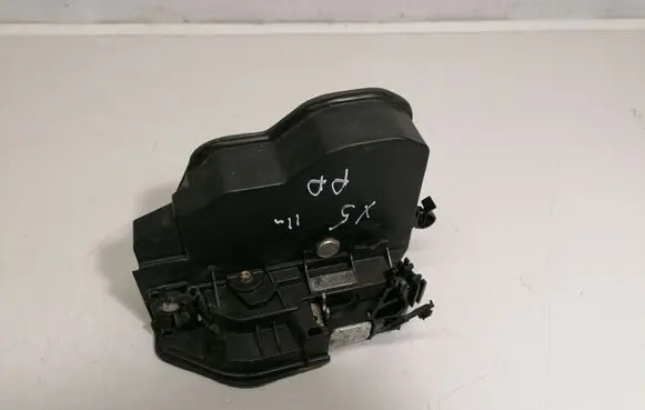 BMW X5 E70 Front door lock 7283630