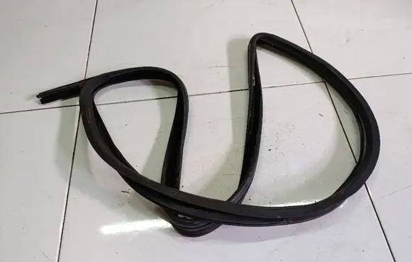 Fiat Doblo Front door glass trim molding 