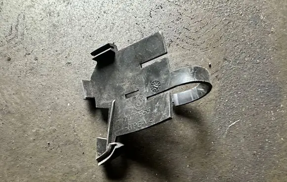 Engine bonnet/hood lock trim molding
