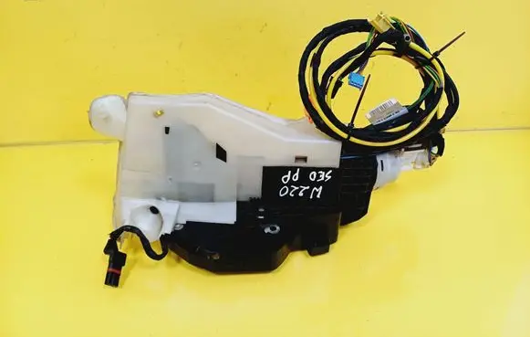 Mercedes-Benz S W220 Front door lock 2207200835