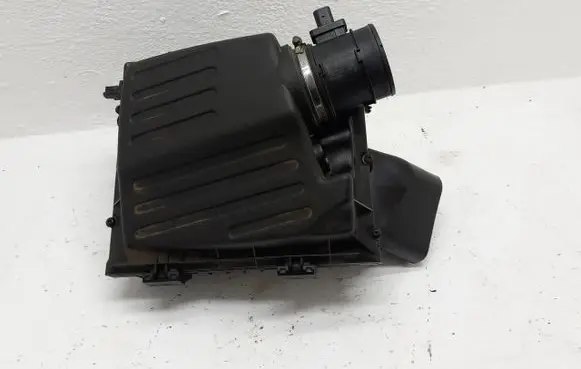 Opel Insignia A Air filter box 55560889