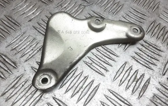 Mercedes-Benz C W203 Engine mounting bracket A6460780084