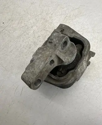 Volkswagen Touran I Engine mount bracket
