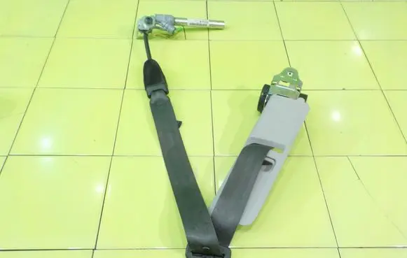 Opel Corsa D Front seatbelt 617107600D BEZPIECZENSTWA