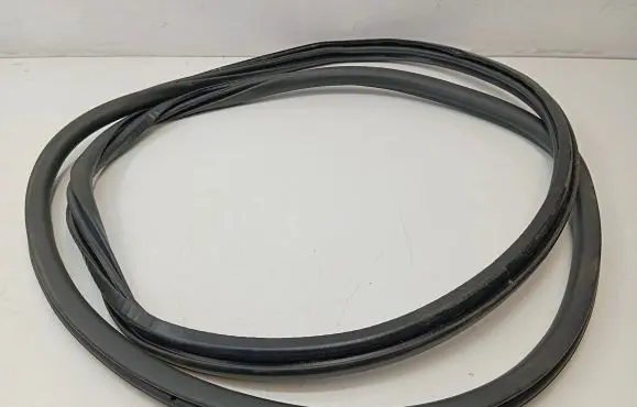 Peugeot 5008 II Front door rubber seal 9811537480