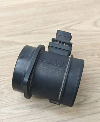 Volvo V70 Mass air flow meter 30677999 0281002730 14300198